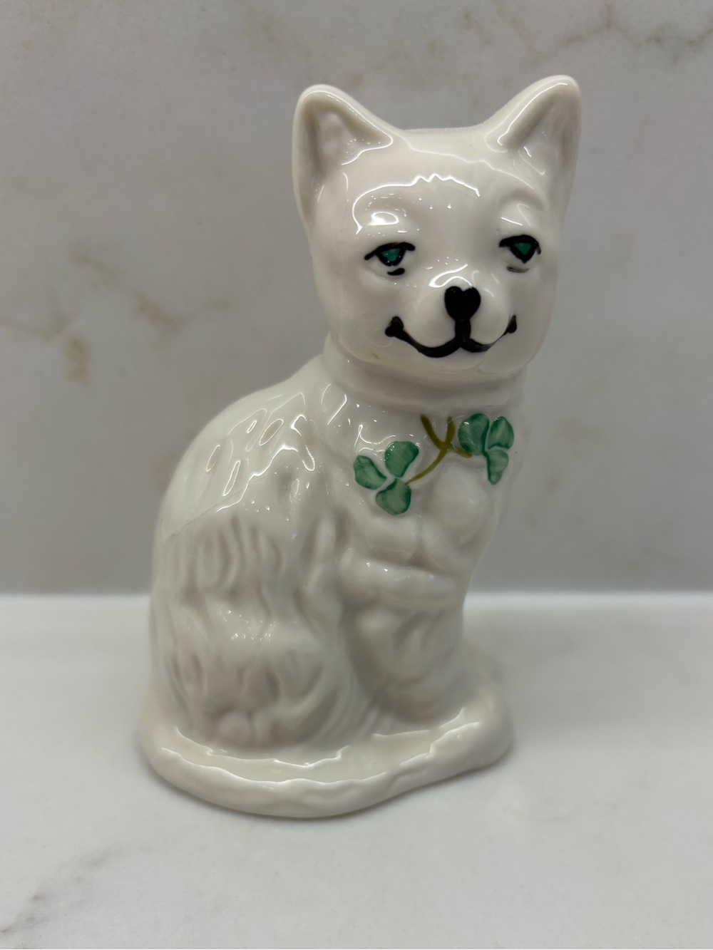 Belleek Classic Quizzical Cat with Shamrock Collar Durpy Expression